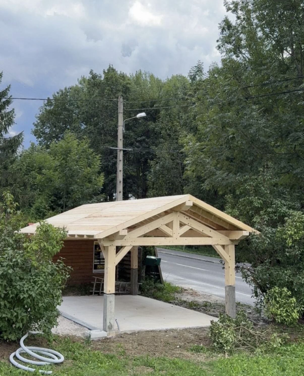 Carport réalisé par l'équipe