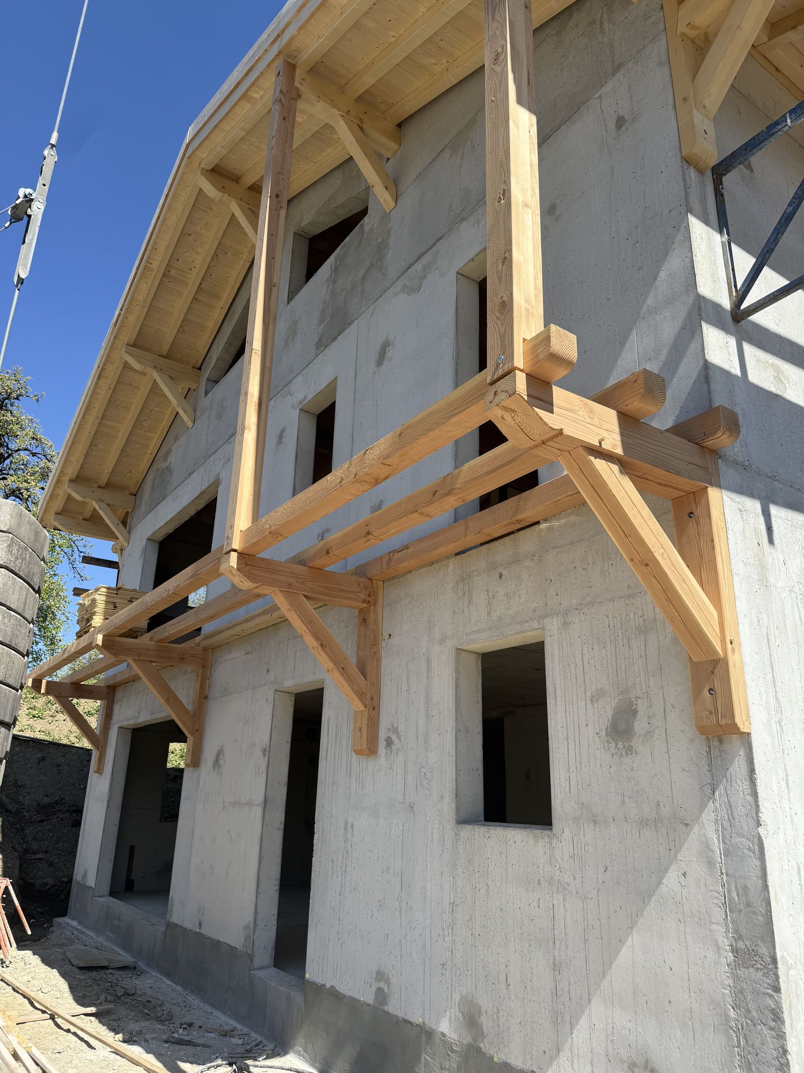 Balcons bois posés par l'équipe